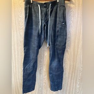 Vuori ripstop pants men’s size medium. Black camo.